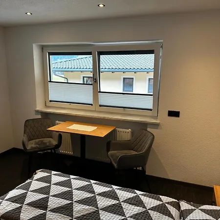 Haus Brugger Richard アパート *